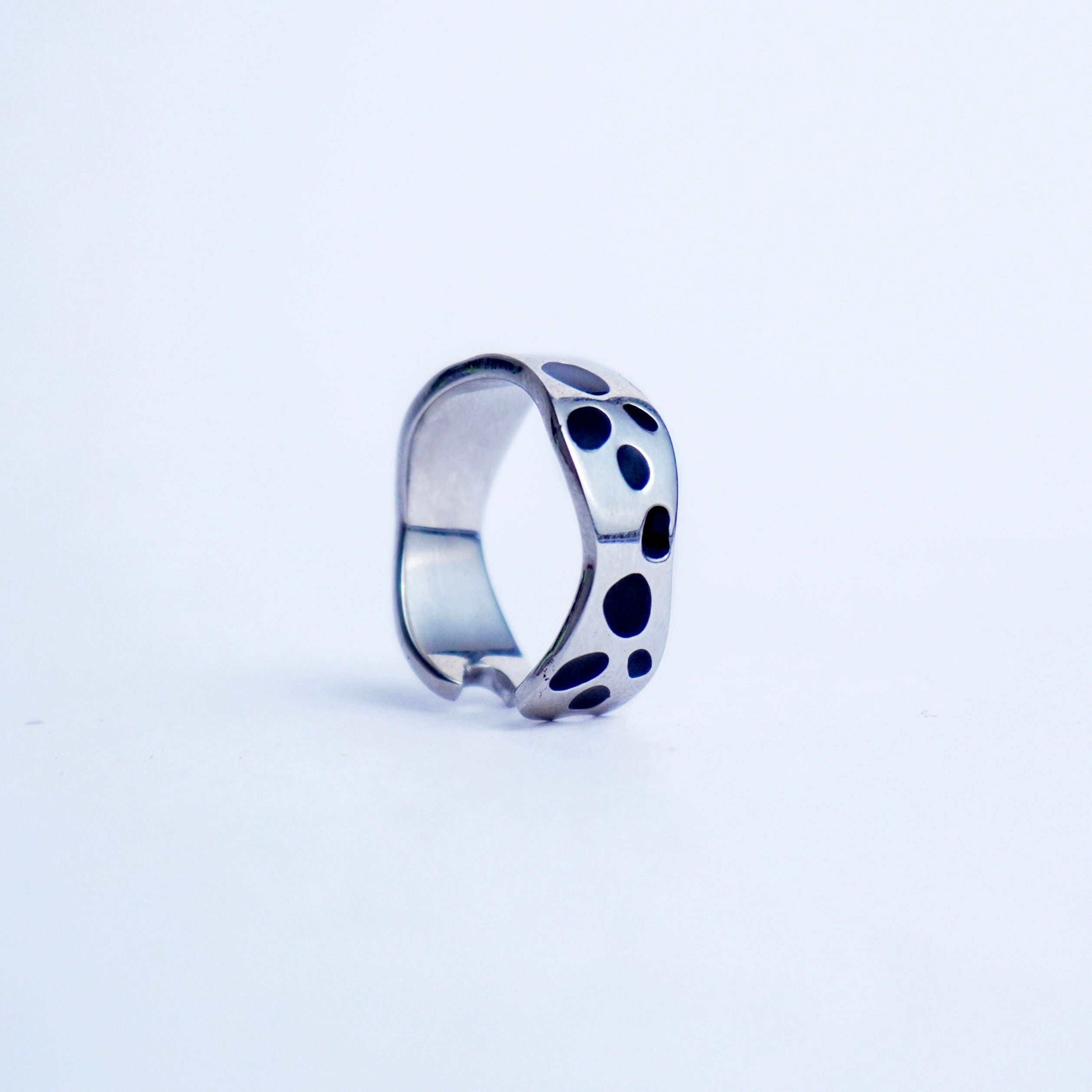 DOTTED DALMATION RING