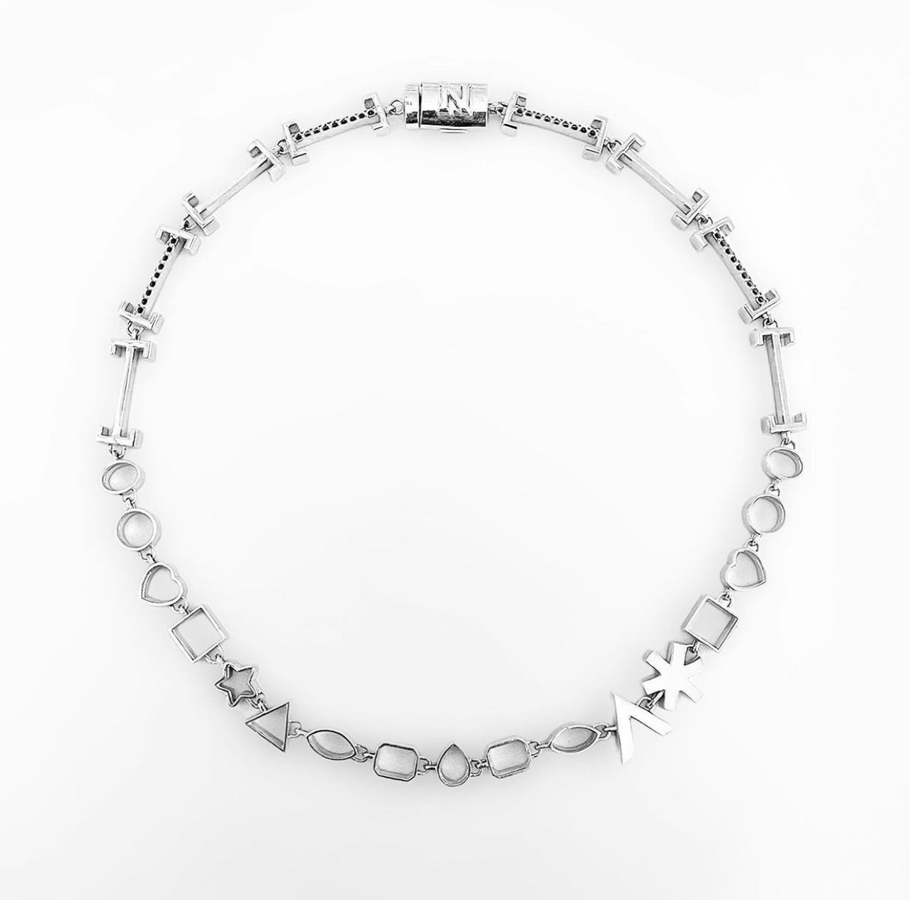 NOBLE X JAYWALKING - HOLLOW NECKLACE